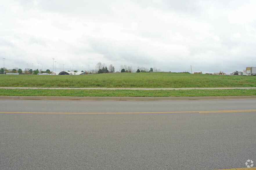 More Photos Of 4156 N Steele Blvd, Fayetteville Land For Lease
