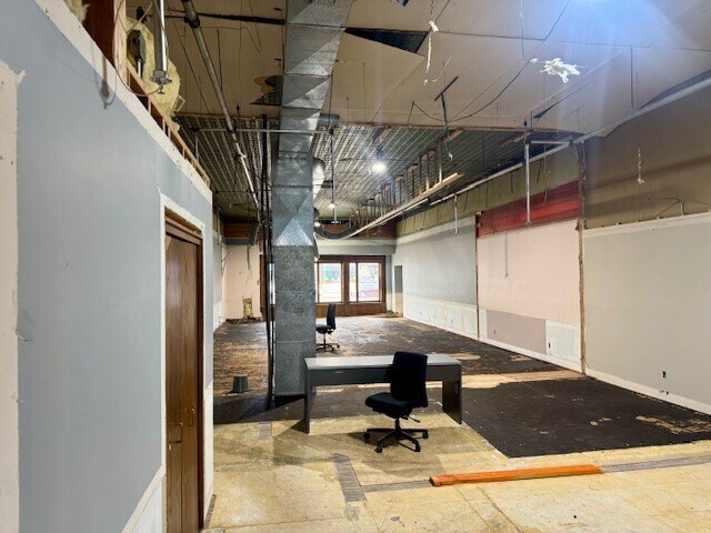 More Photos Of 130 S Knowles Ave, New Richmond Office For Lease