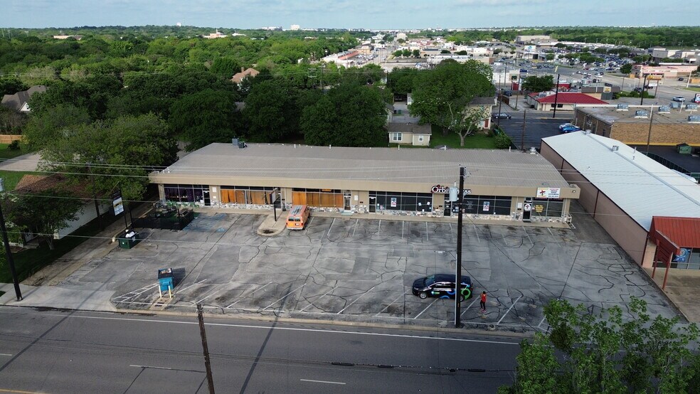 More Photos Of 1803-1813 N Elm St, Denton Restaurant For Lease