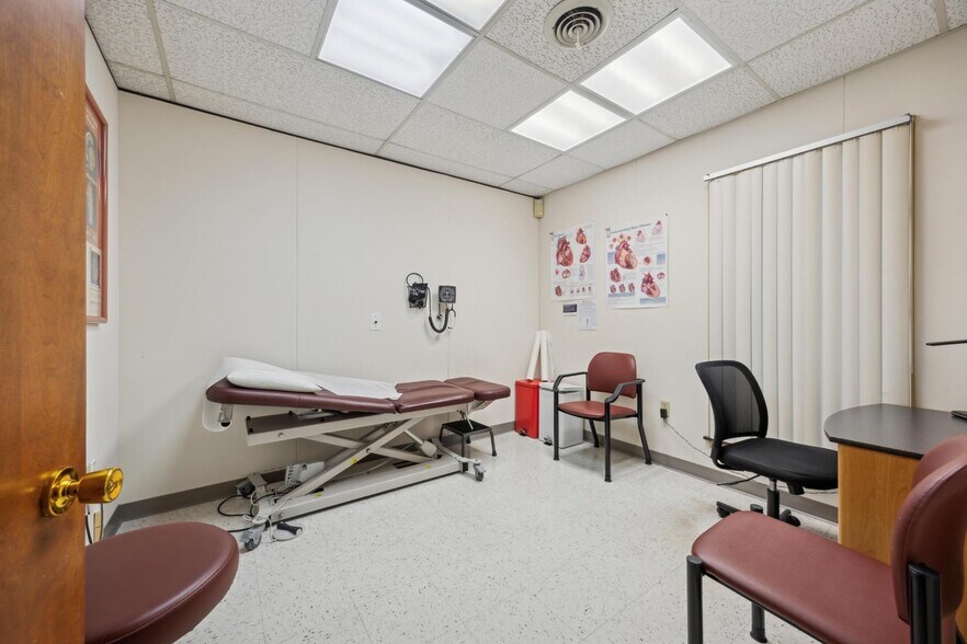 More Photos Of 1569 Medical Dr, Pottstown Office For Lease