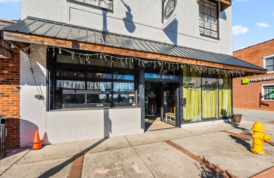 More Photos Of 217-219 N Main St, Kernersville Storefront For Lease