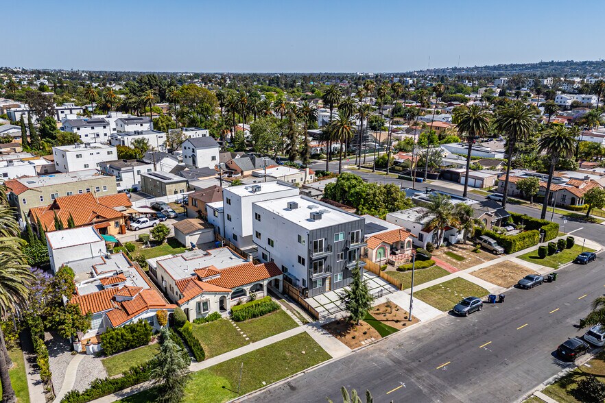 More Photos Of 2010 S Dunsmuir Ave, Los Angeles Multifamily For Sale