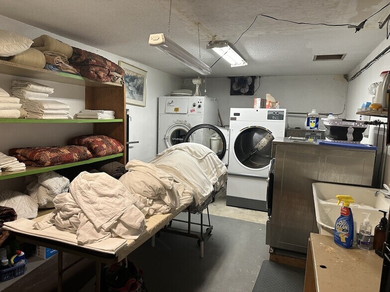 More Photos Of 126 Spruce St E, Ilwaco Hospitality For Sale