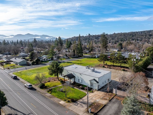 More Photos Of 1596 NW Washington Blvd, Grants Pass Industrial For Sale