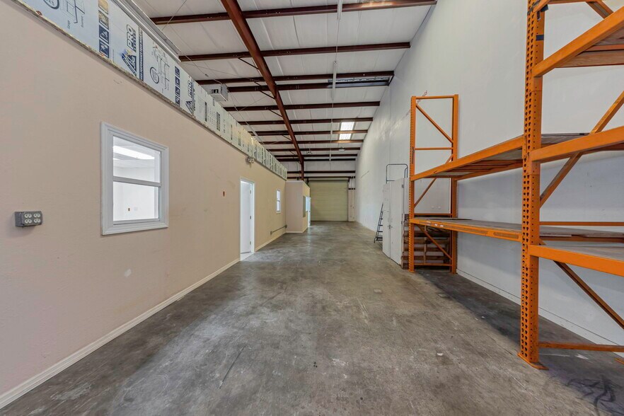 More Photos Of 565 Frederica Ln, Dunedin Warehouse For Lease