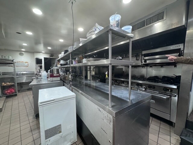 More Photos Of 1627 Beacon St, Brookline Storefront For Lease