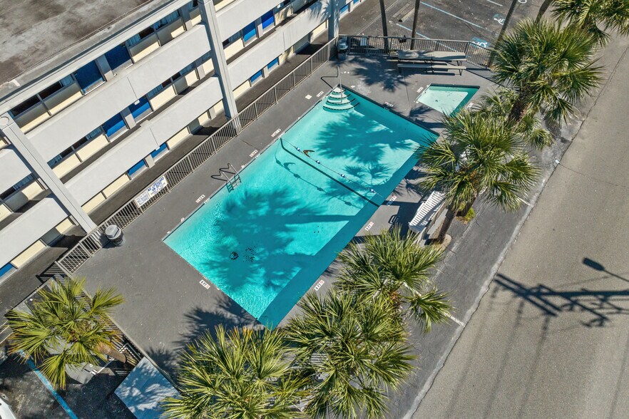 Primary Photo Of 806 S Ocean Blvd, Myrtle Beach Hotel For Sale