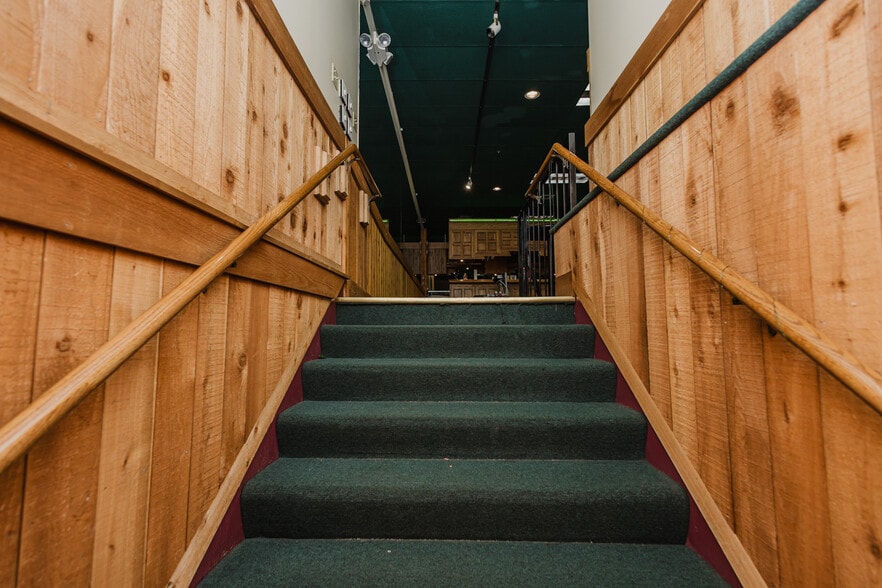 More Photos Of 830 N Kansas Ave, Topeka Bar For Sale