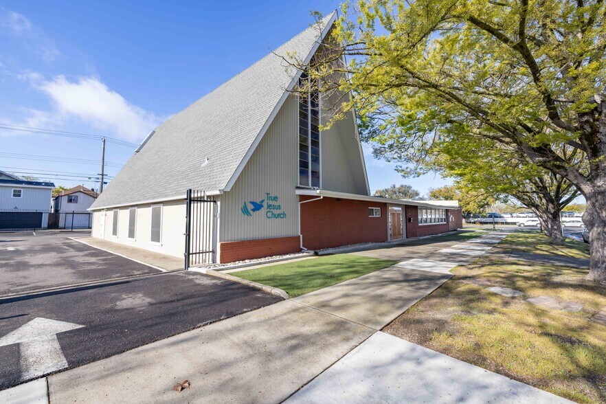 More Photos Of 2416 Sloat Way, Sacramento Religious Facility For Sale