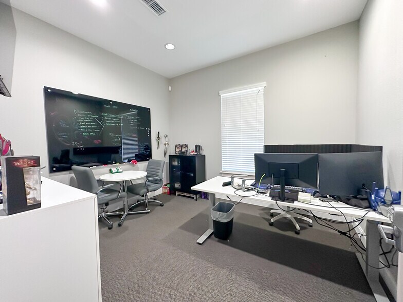 More Photos Of 180 Fitzgerald Rd, Lakeland Office For Sale