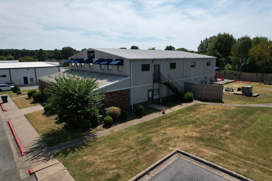 More Photos Of 2 Country Club Cir, Maumelle Office For Sale