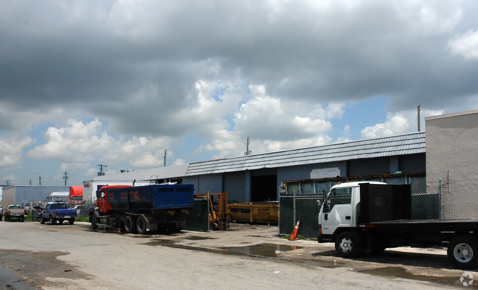 Primary Photo Of 5691-5683 Plunkett St, Hollywood Service For Lease