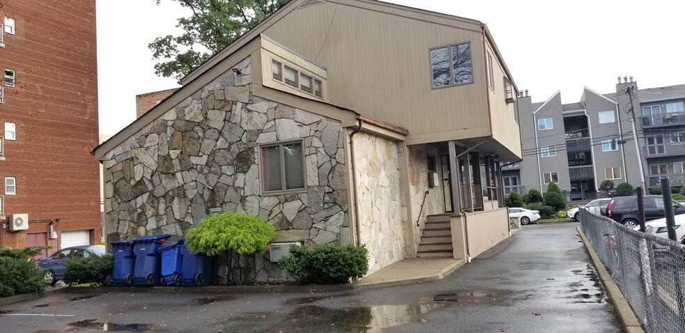 More Photos Of 16 Jefferson St, Hackensack Office Residential For Lease