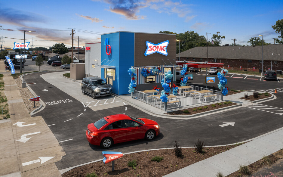 Primary Photo Of 111 W Lincoln Ave, Charleston Fast Food For Sale