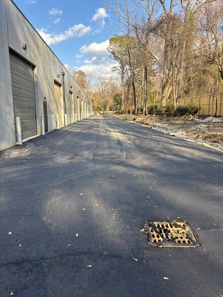 More Photos Of 6548 Ward Ave, North Charleston Light Distribution For Lease