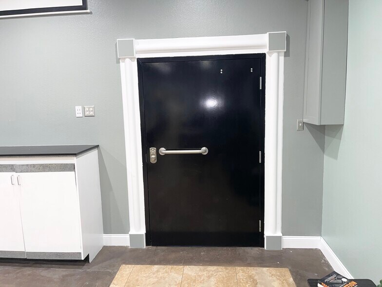 More Photos Of 1155 NE Cleveland St, Clearwater Office Residential For Lease