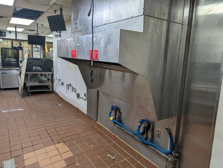 More Photos Of 200 Floyd Thompson Blvd, Hampton Fast Food For Lease