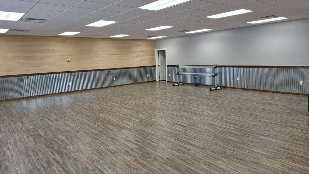 More Photos Of 3465 Murphy Rd, Eastover Garden Center For Lease