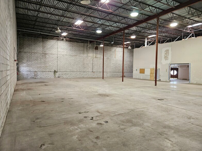 More Photos Of 5056 Angola Rd, Toledo Manufacturing For Lease