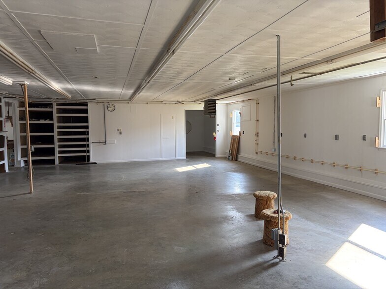 More Photos Of 45146 Andover Estates Rd, Valley Lee Warehouse For Lease