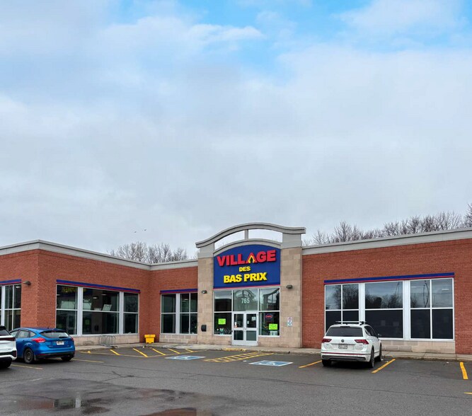 Primary Photo Of 757-767 Boul Arthur-Sauvé, St-Eustache Storefront For Lease
