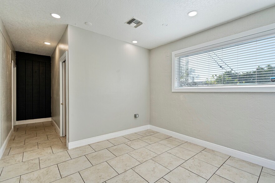 More Photos Of 599 Sherwood Ave, Satellite Beach General Retail For Lease