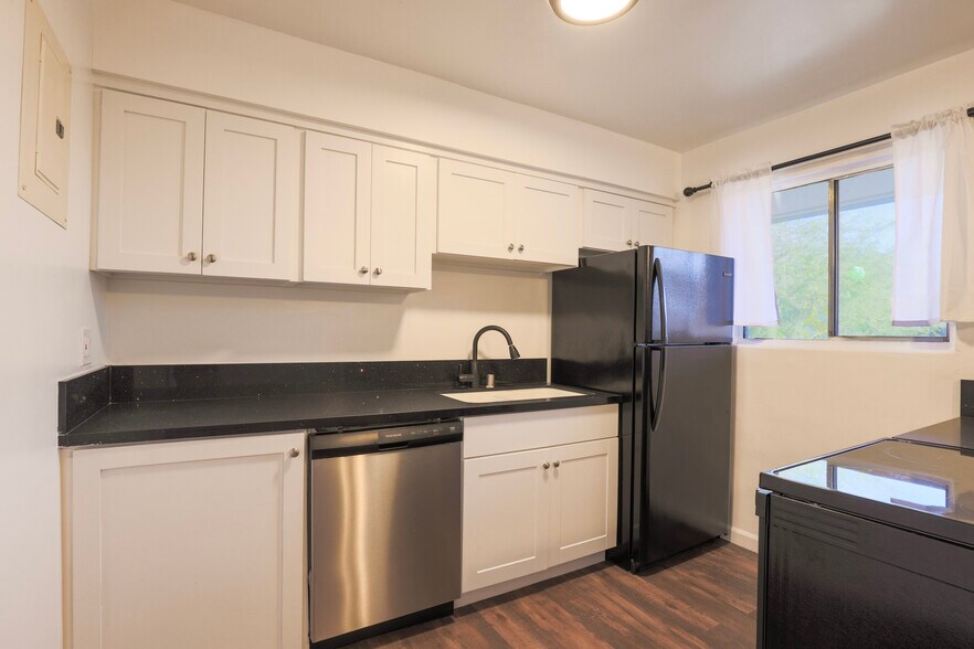 More Photos Of 1942 W Berridge Ln, Phoenix Apartments For Sale
