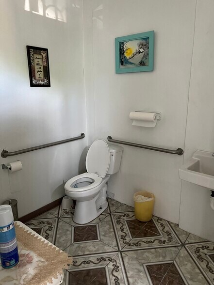 More Photos Of 52 Gray St, Newark Religious Facility For Sale
