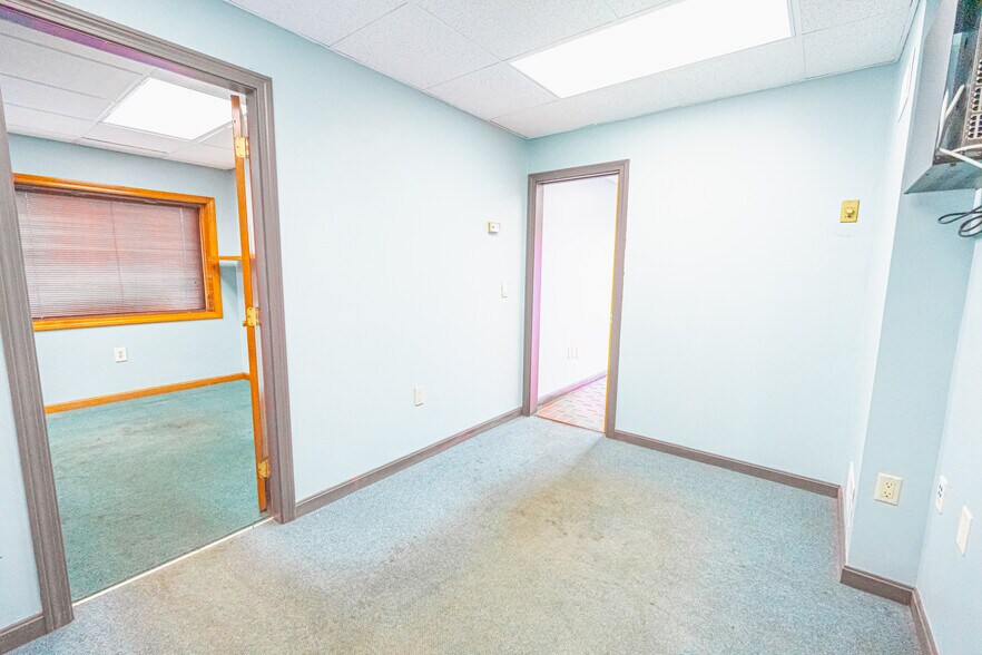 More Photos Of 63 Bleachery Ct, Warwick Distribution For Lease