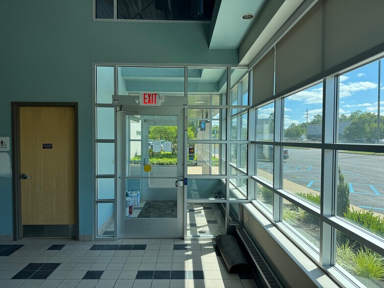 More Photos Of 3350 Broadmoor Ave SE, Grand Rapids Medical For Lease