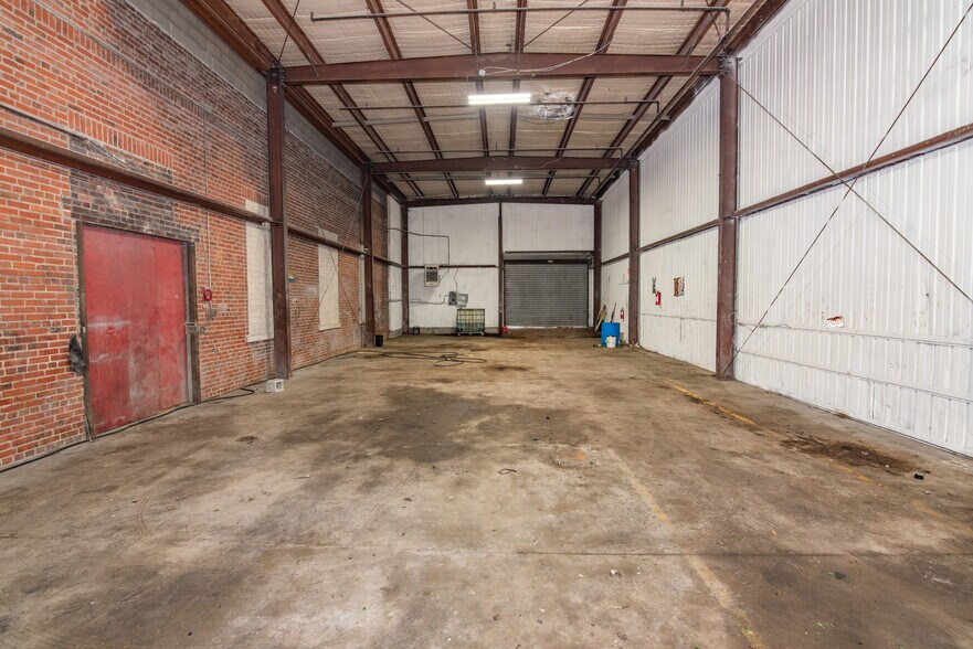 More Photos Of 4128 Hayward Ave, Baltimore Warehouse For Sale