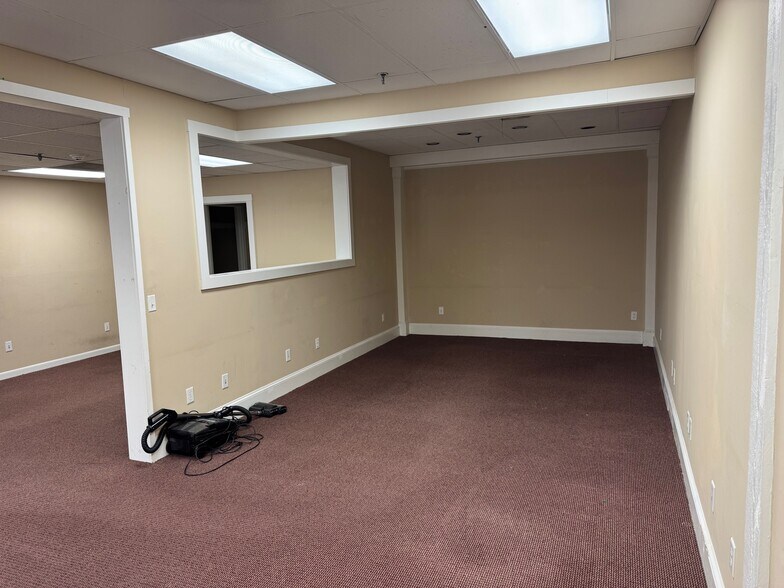 More Photos Of 45 Walden St, Concord Office For Lease