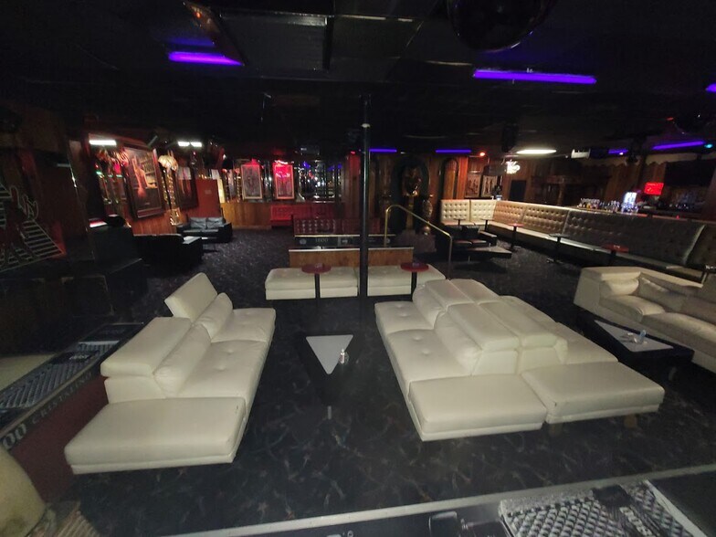 More Photos Of 1310 S Orange Blossom Trl, Orlando Bar For Sale