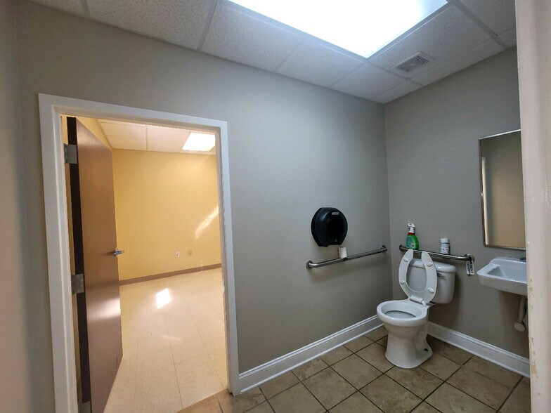 More Photos Of 2356 John Smith Rd, Fayetteville Medical For Lease