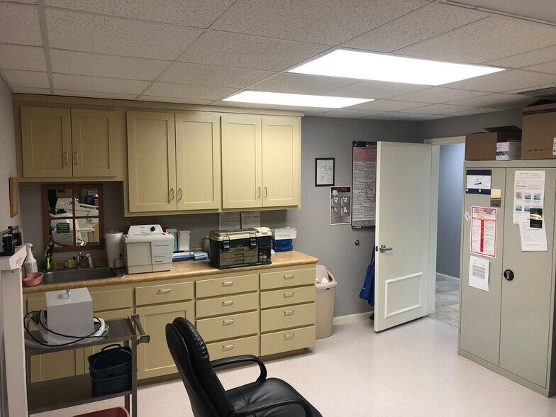 More Photos Of 493 S Seguin Ave, New Braunfels Medical For Lease