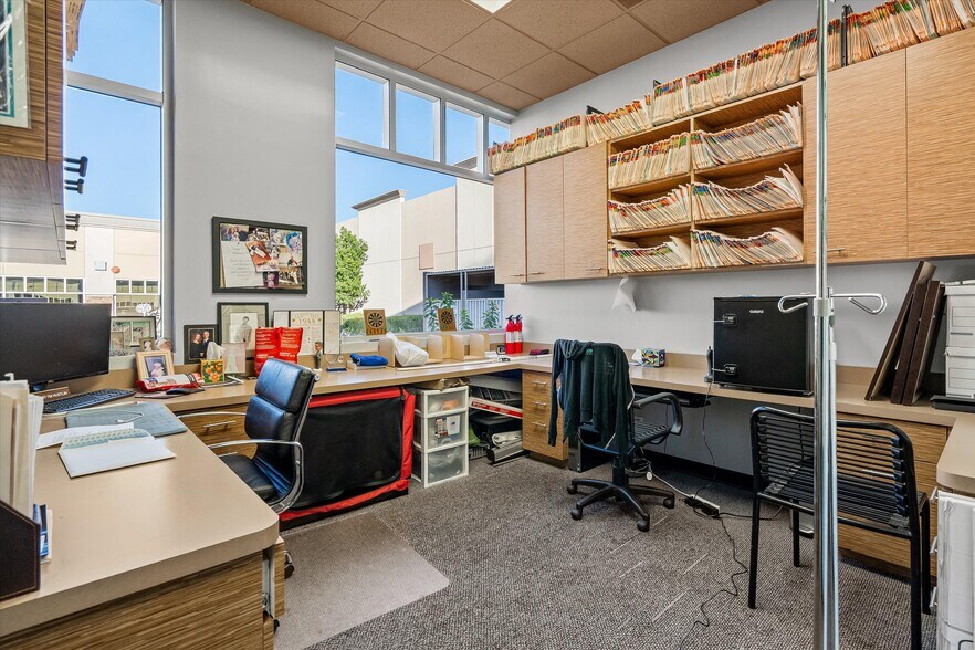 More Photos Of 27871 Smyth Dr, Santa Clarita Medical For Sale