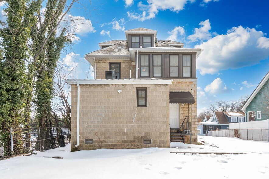 More Photos Of 4920 Belair Rd, Baltimore Office For Sale