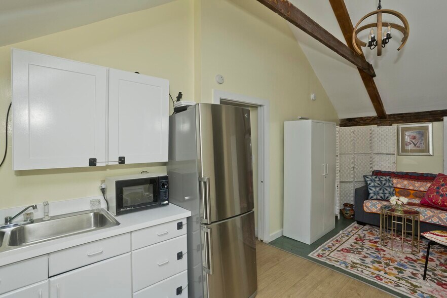 More Photos Of 265 Commercial St, Provincetown Flex For Sale