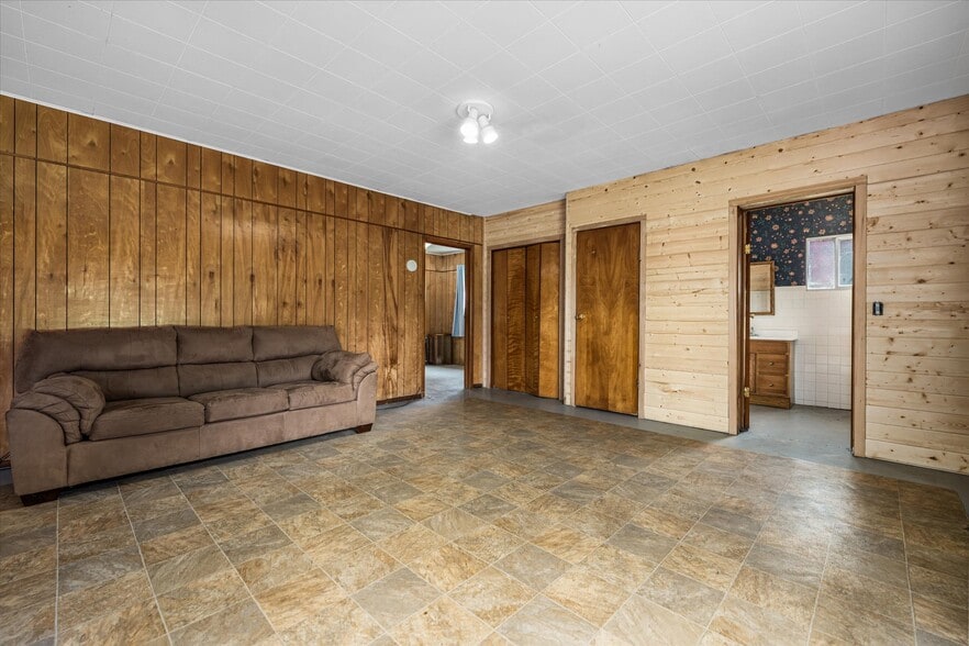 More Photos Of 7550 Logsden Rd, Logsden Convenience Store For Sale