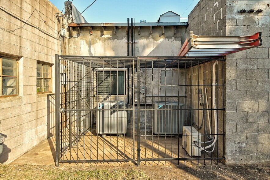 More Photos Of 1615 N Portland Ave, Oklahoma City Warehouse For Sale