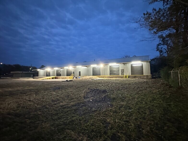 More Photos Of 2820 E Marshall Ave, Longview Light Manufacturing For Lease