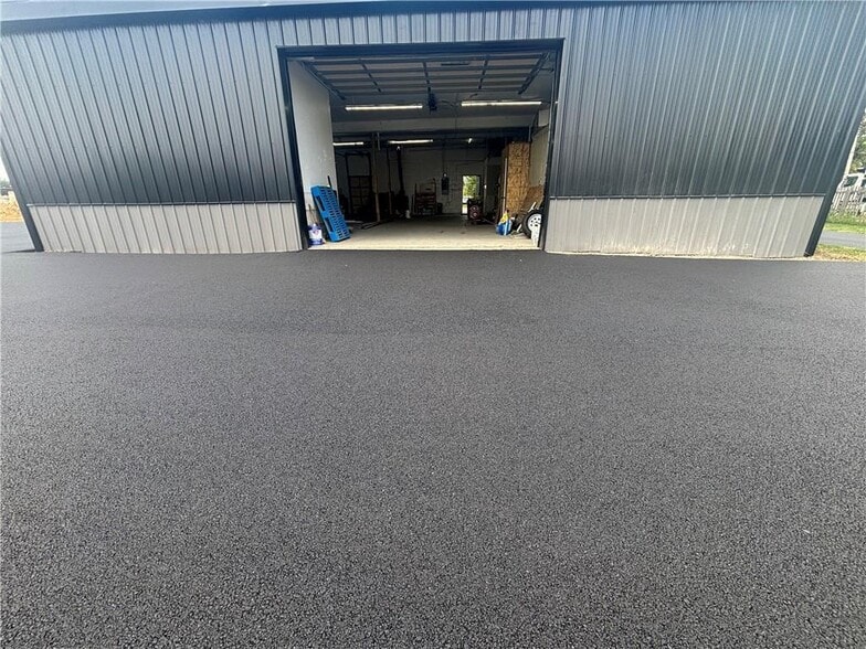 More Photos Of 1937 Maple Ave, Mattoon Warehouse For Sale