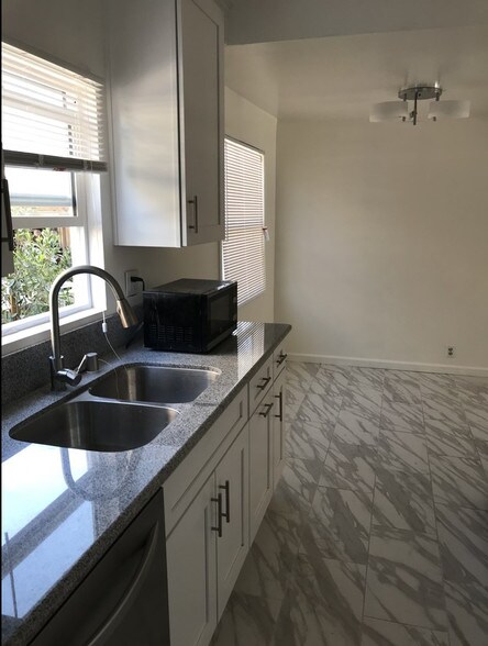 More Photos Of 208 N Coronado St, Los Angeles Apartments For Sale