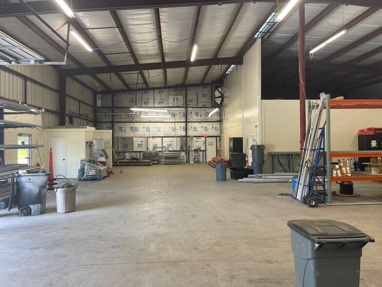 More Photos Of 342 W Michigan Ave, Deland Warehouse For Lease