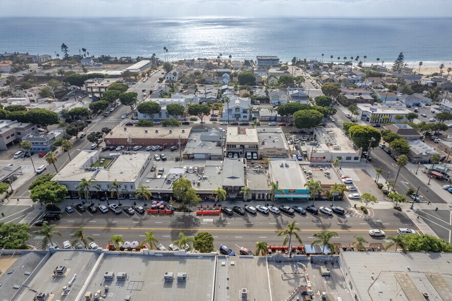 More Photos Of 540-546 S Coast Highway 101 Hwy, Encinitas Bar For Sale