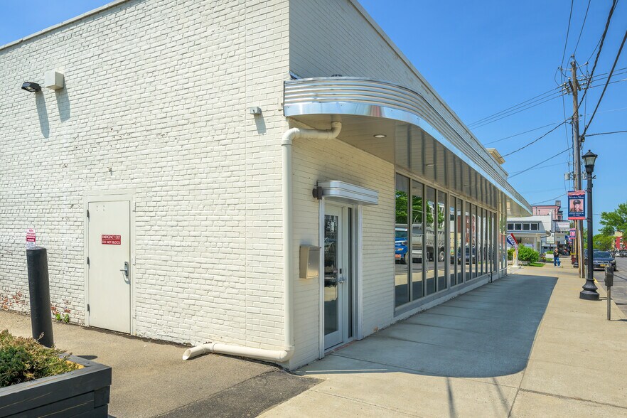 More Photos Of 747 Warren St, Hudson Medical For Sale