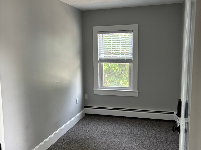 More Photos Of 7 Elm St, Boxford Storefront For Lease