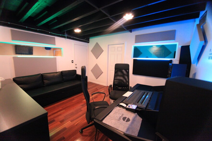 More Photos Of 912 71st St, Miami Beach Bar For Sale
