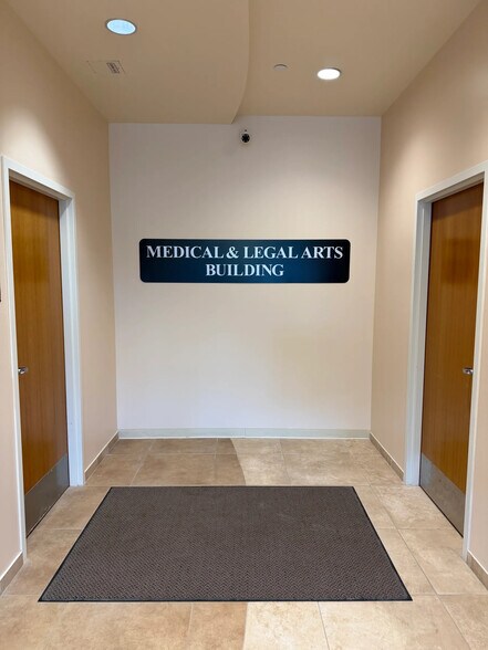 More Photos Of 2000 McDonald Rd, South Elgin Medical For Lease