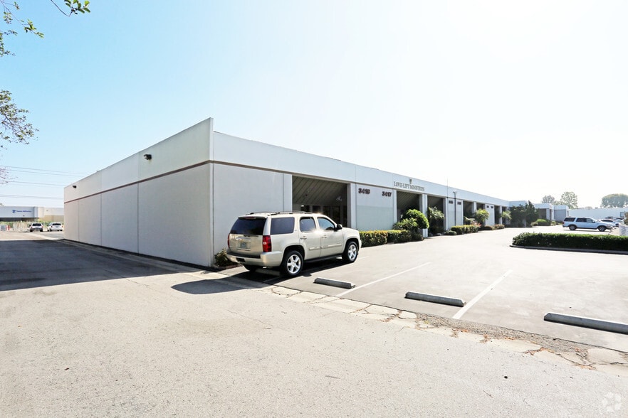 More Photos Of 3401-3419 W MacArthur Blvd, Santa Ana Warehouse For Lease